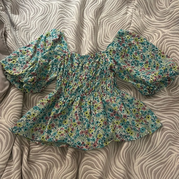 Cute blue flower blouse - Picture 1 of 5